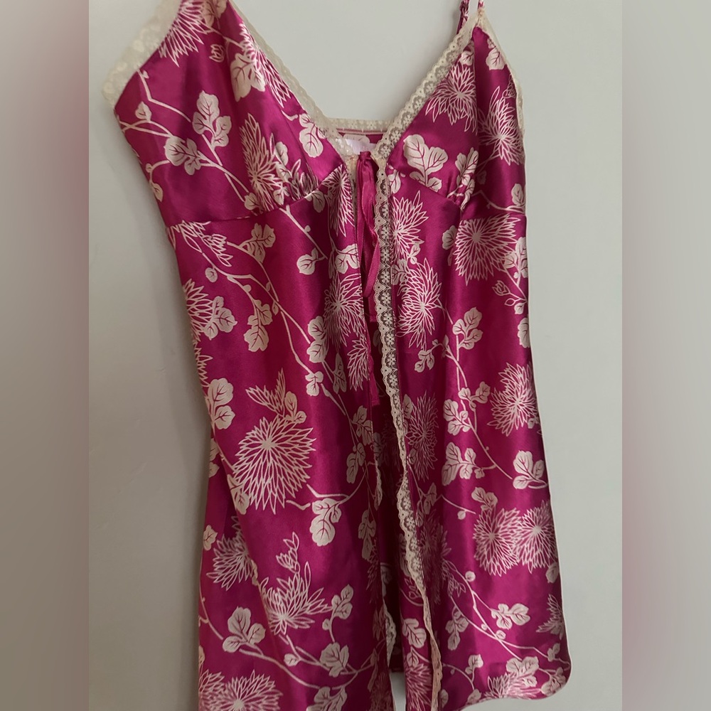 Vintage Victorias Secret Hot Pink Tie Front Slip With Cream Florals - Picture 2 of 4
